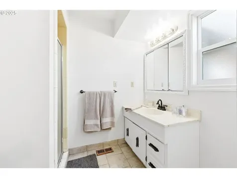 235 NE 111th Avenue Portland OR 97220