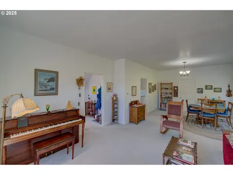 884 Niagara Avenue Astoria OR 97103