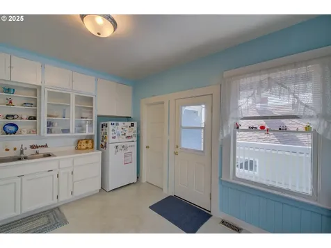 884 Niagara Avenue Astoria OR 97103