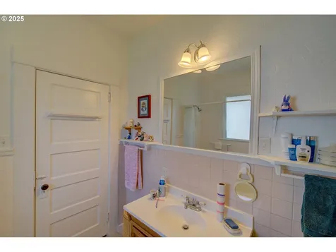 884 Niagara Avenue Astoria OR 97103