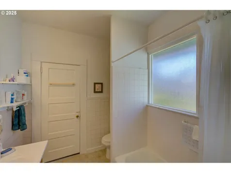 884 Niagara Avenue Astoria OR 97103