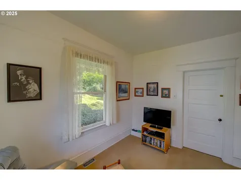 884 Niagara Avenue Astoria OR 97103