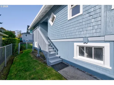 884 Niagara Avenue Astoria OR 97103