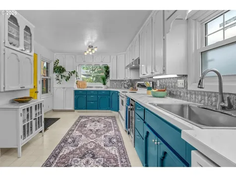 2724 SE 70th Avenue Portland OR 97206