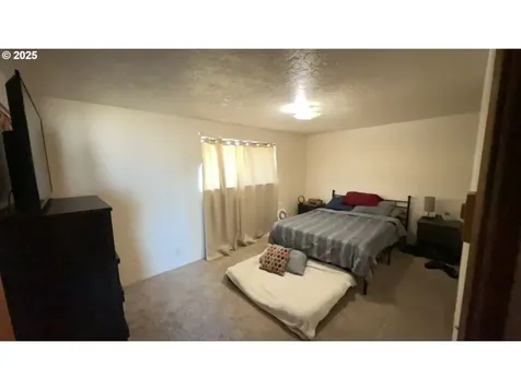814/816 W Quinalt Street Springfield OR 97477