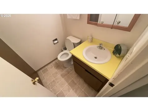 814/816 W Quinalt Street Springfield OR 97477