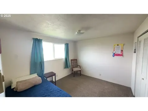 814/816 W Quinalt Street Springfield OR 97477