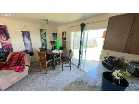 814/816 W Quinalt Street Springfield OR 97477