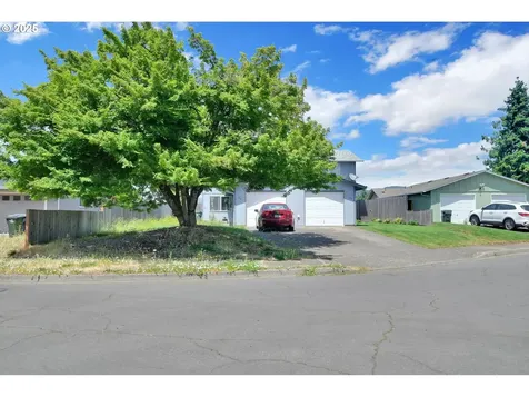 814/816 W Quinalt Street Springfield OR 97477