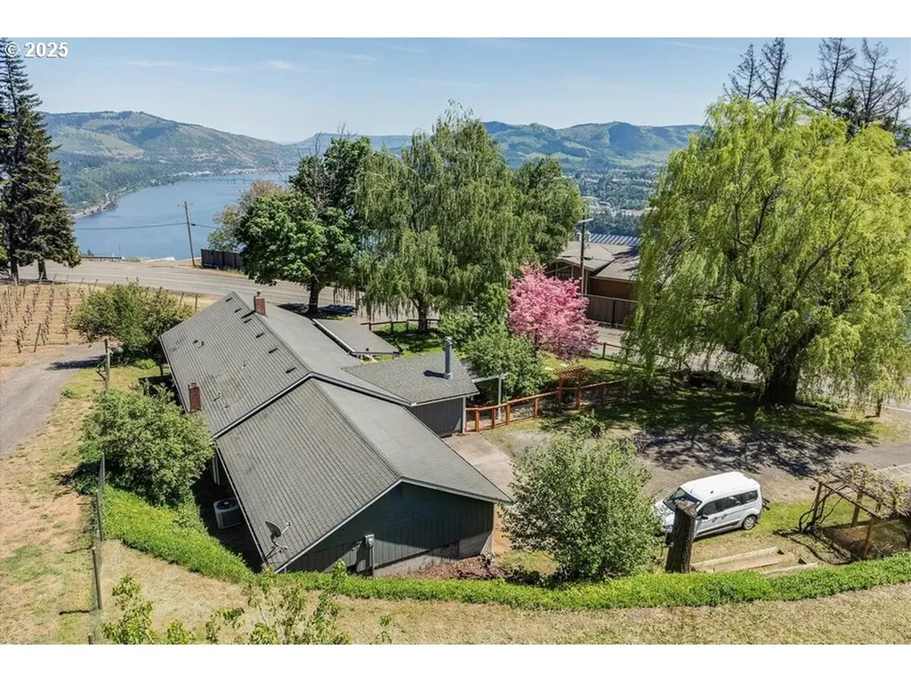 11081 Cook Underwood Road Underwood WA 98651