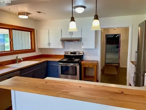 11081 Cook Underwood Road Underwood WA 98651