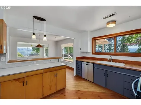 11081 Cook Underwood Road Underwood WA 98651