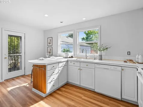 154 NW Garibaldi Street Hillsboro OR 97124