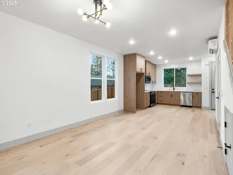 5211 SW Vacuna Street Portland OR 97219