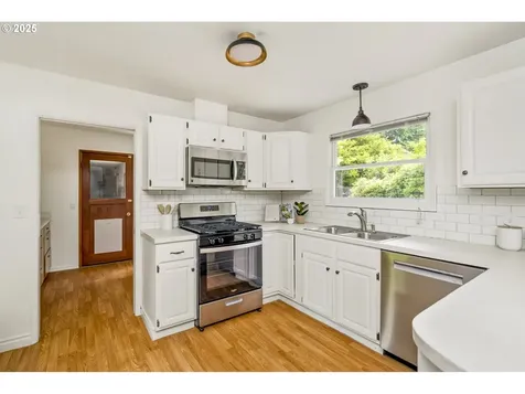 1070 SW Portola Avenue Portland OR 97225