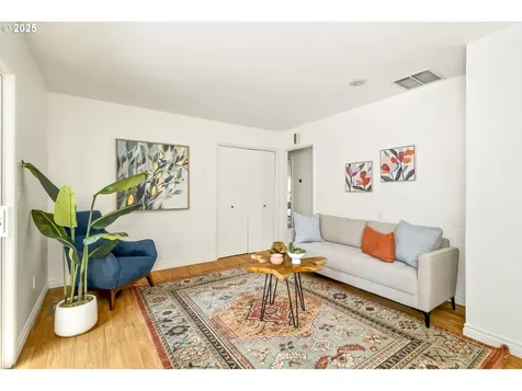 1070 SW Portola Avenue Portland OR 97225