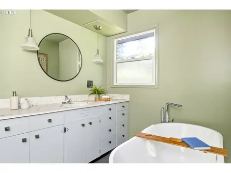 1070 SW Portola Avenue Portland OR 97225