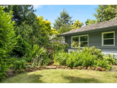 1070 SW Portola Avenue Portland OR 97225