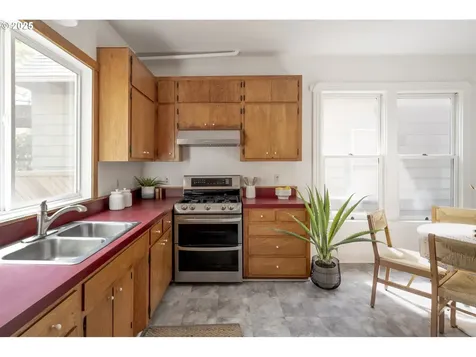126 NE Thompson Street Portland OR 97212