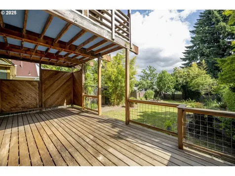 126 NE Thompson Street Portland OR 97212
