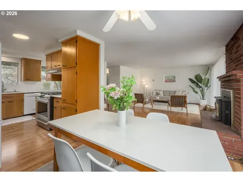 585 E 36th Avenue Eugene OR 97405