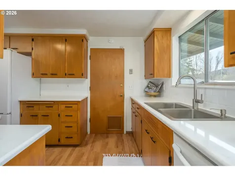 585 E 36th Avenue Eugene OR 97405