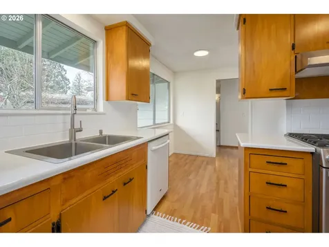 585 E 36th Avenue Eugene OR 97405