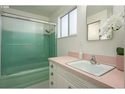 585 E 36th Avenue Eugene OR 97405