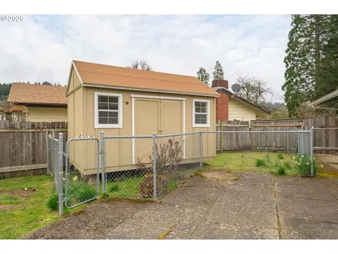 585 E 36th Avenue Eugene OR 97405
