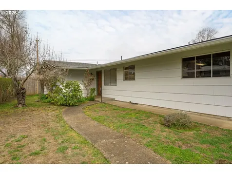 585 E 36th Avenue Eugene OR 97405