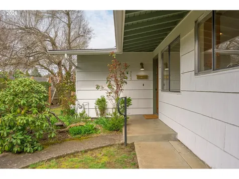 585 E 36th Avenue Eugene OR 97405