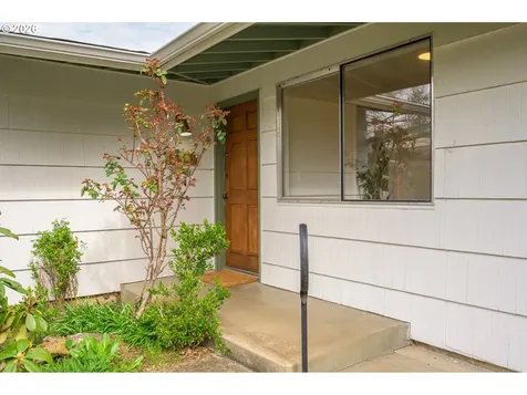 585 E 36th Avenue Eugene OR 97405