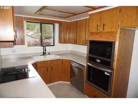 13819 NW 10th Court Vancouver WA 98685
