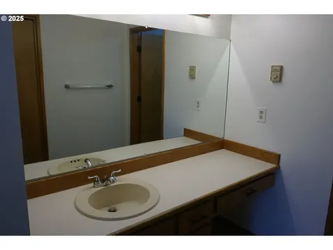 13819 NW 10th Court Vancouver WA 98685