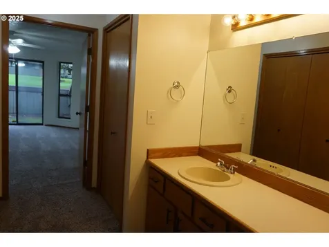13819 NW 10th Court Vancouver WA 98685