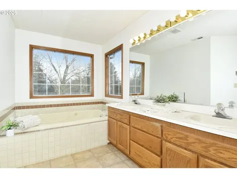 17915 Monticello Drive Gladstone OR 97027
