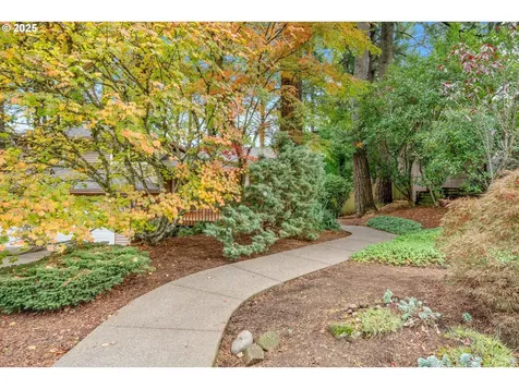 8617 SW Iroquois Drive Tualatin OR 97062
