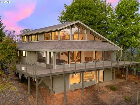 339 Oakview Drive Roseburg OR 97471