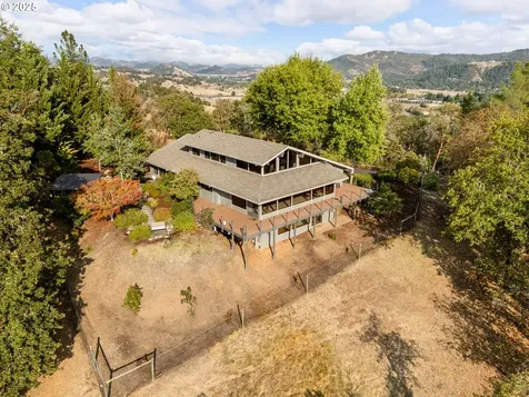 339 Oakview Drive Roseburg OR 97471