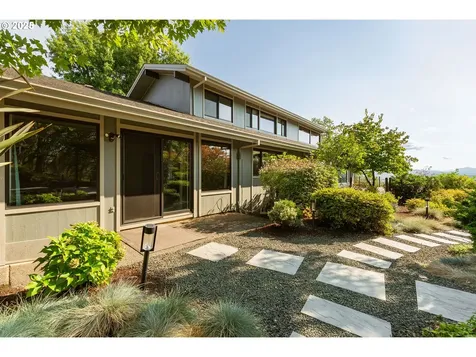 339 Oakview Drive Roseburg OR 97471