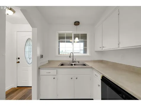 4655 Avalon Street Eugene OR 97402