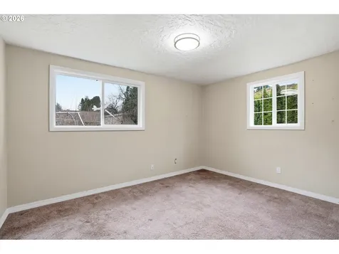 40 SE 133rd Avenue Portland OR 97233