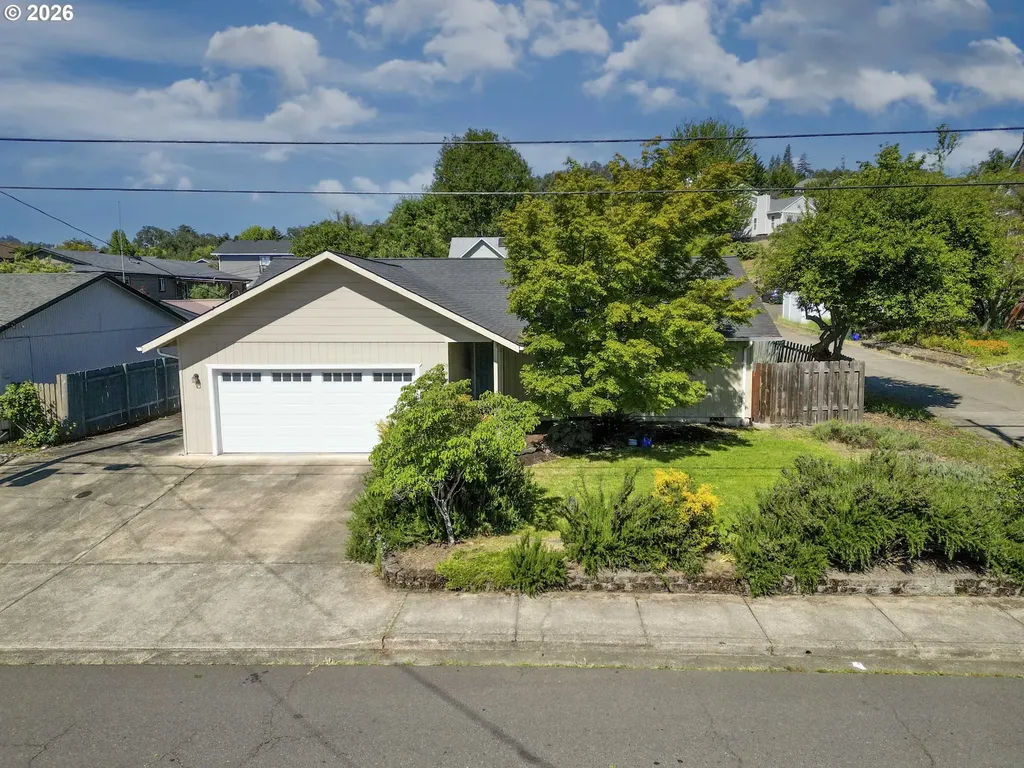 1528 NW Grove Street Roseburg OR 97471