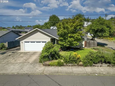 1528 NW Grove Street Roseburg OR 97471