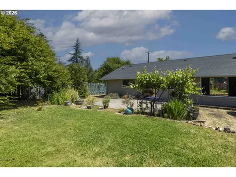 1528 NW Grove Street Roseburg OR 97471