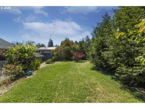 1528 NW Grove Street Roseburg OR 97471
