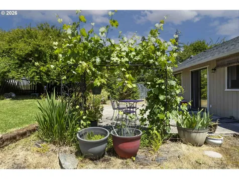 1528 NW Grove Street Roseburg OR 97471