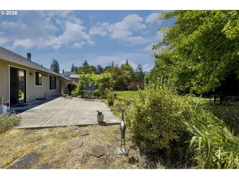 1528 NW Grove Street Roseburg OR 97471