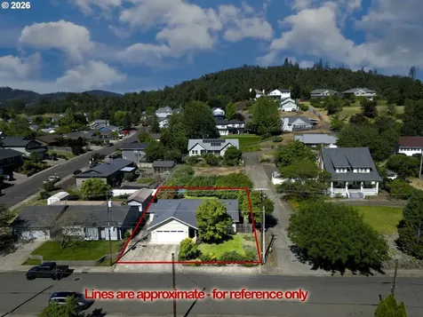 1528 NW Grove Street Roseburg OR 97471