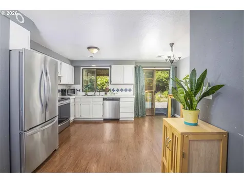 1528 NW Grove Street Roseburg OR 97471
